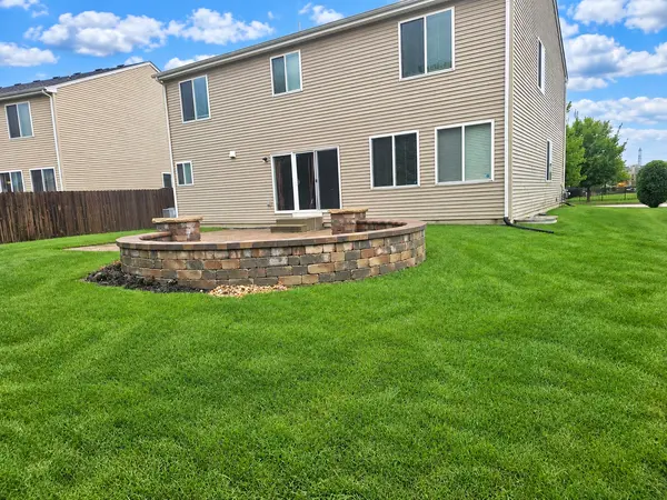 202 Minuet CIR, Volo, IL 60073
