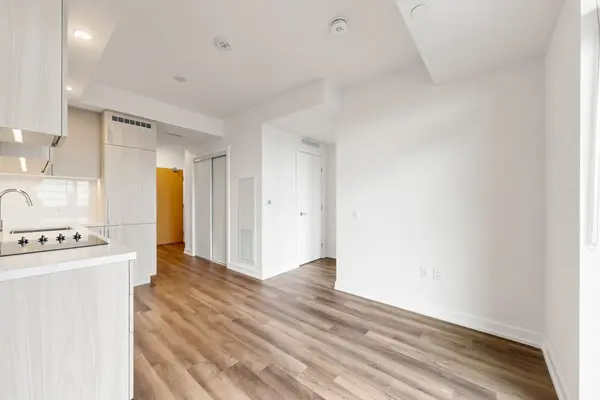 5 Meadowdale RD #1603, Vaughan, ON L4K 0C7