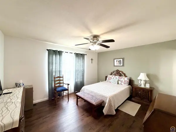 2101 SE Peace CT, Topeka, KS 66605