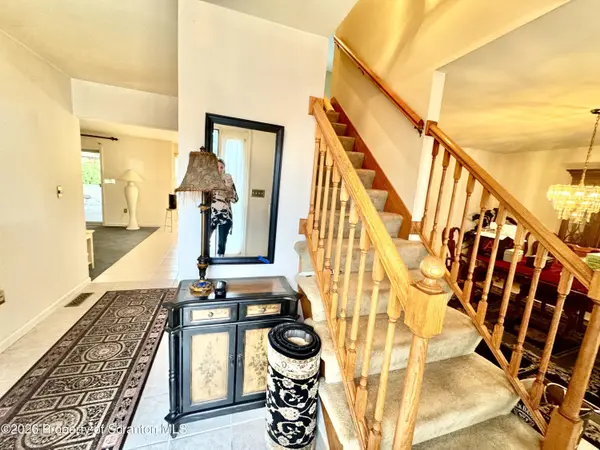 618 Hill ST, Mayfield, PA 18433