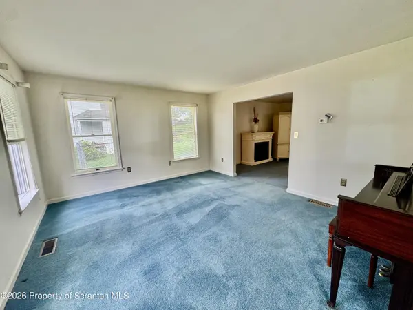 618 Hill ST, Mayfield, PA 18433