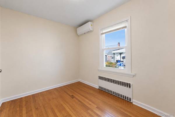 48 Milburn AVE, Hempstead, NY 11550