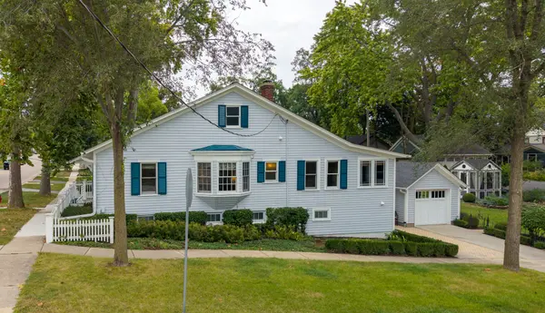 227 S 2nd ST, Geneva, IL 60134