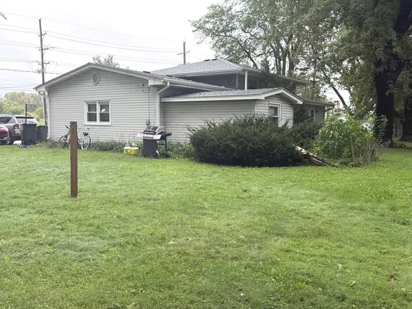 955 Silver Lake RD, Cary, IL 60013