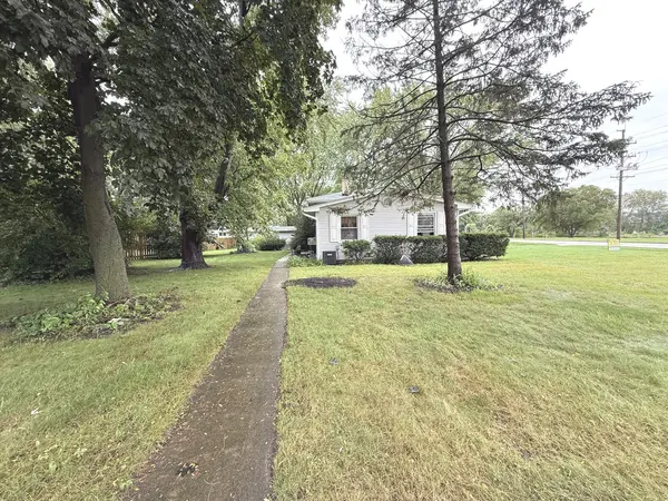 955 Silver Lake RD, Cary, IL 60013