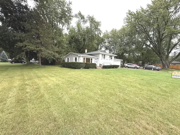 955 Silver Lake RD, Cary, IL 60013