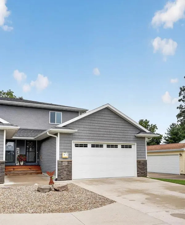 927 W 1St ST, Cedar Falls, IA 50613