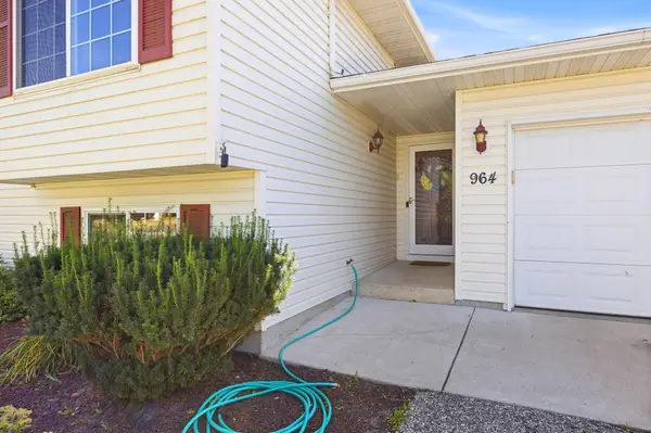 964 7th AVE NW, Hutchinson, MN 55350