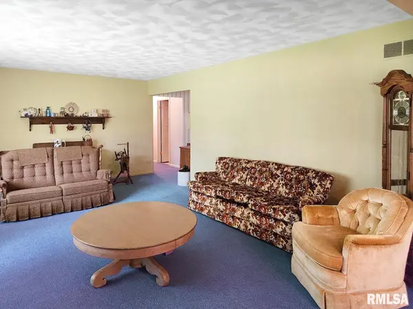108 W NORTH ST, Princeville, IL 61559