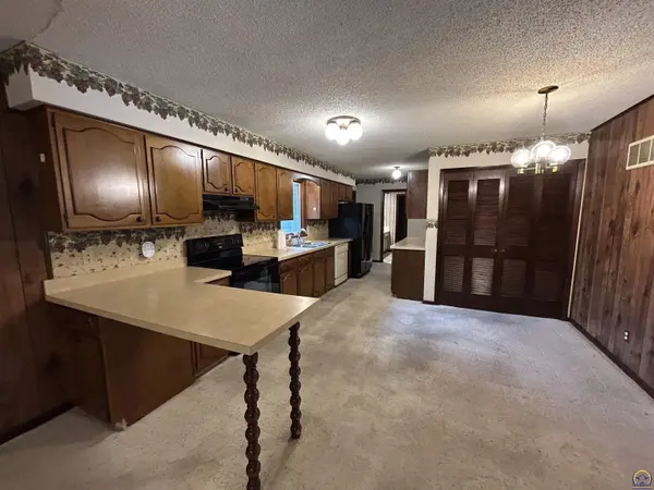 426 Comanche Dr, Holton, KS 66436