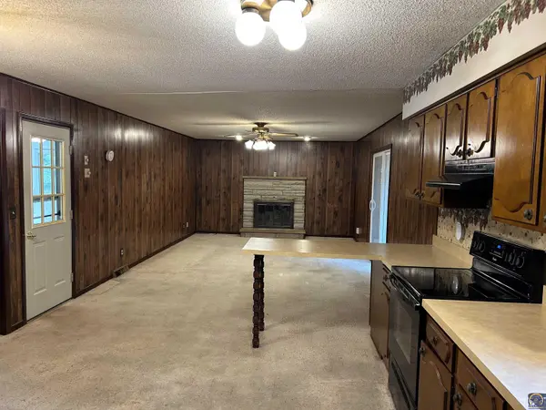 426 Comanche Dr, Holton, KS 66436
