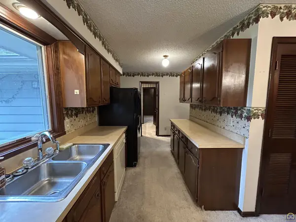 426 Comanche Dr, Holton, KS 66436