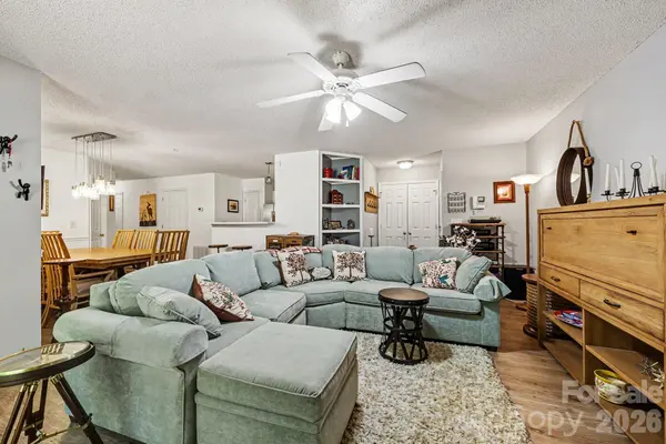2012 Salem Bluff DR #812, Winston Salem, NC 27127