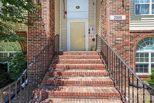 2012 Salem Bluff DR #812, Winston Salem, NC 27127
