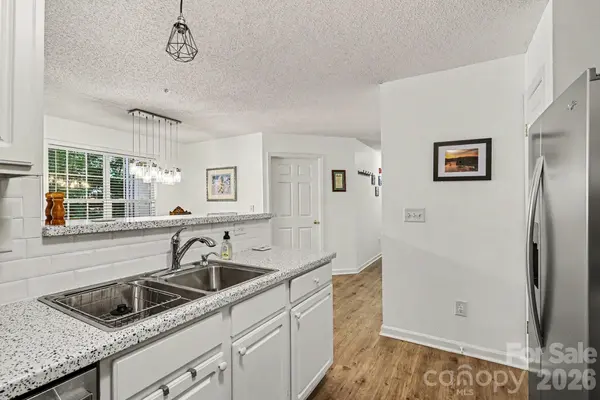 2012 Salem Bluff DR #812, Winston Salem, NC 27127