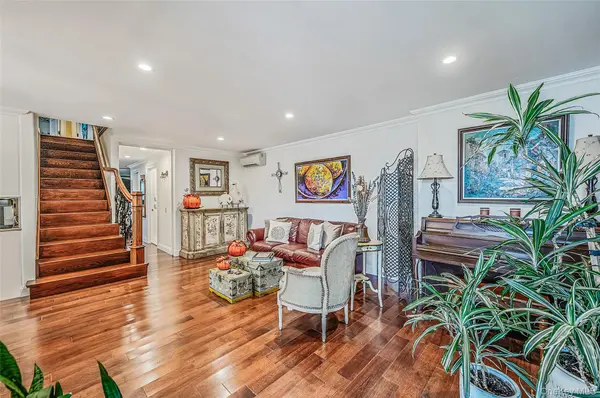 9 Perry PL, Lindenhurst, NY 11757