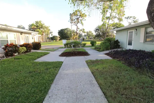 2202 CLUBHOUSE DR #182, Sun City Center, FL 33573