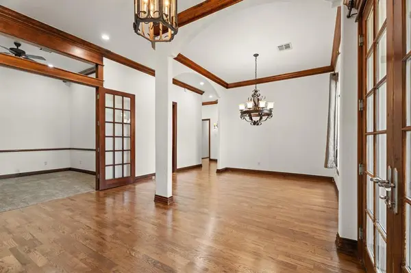 1109 N Edinburrough WAY, Mustang, OK 73064