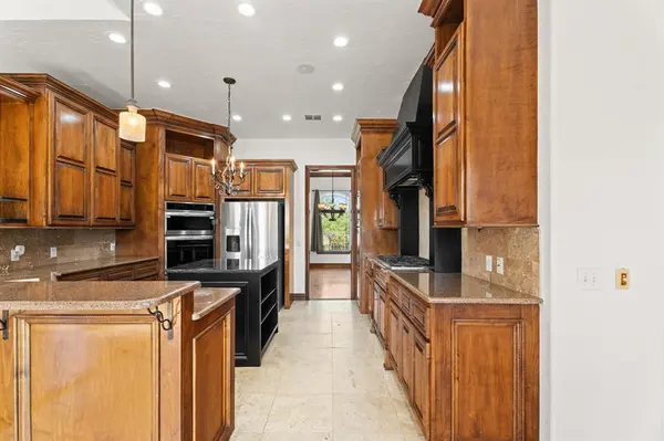 1109 N Edinburrough WAY, Mustang, OK 73064