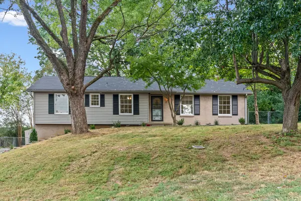 916 Beacon Dr, Clarksville, TN 37043