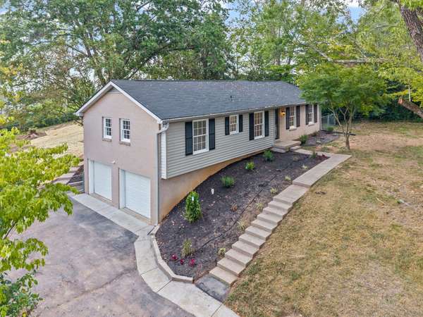 916 Beacon Dr, Clarksville, TN 37043