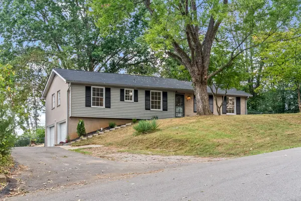 916 Beacon Dr, Clarksville, TN 37043
