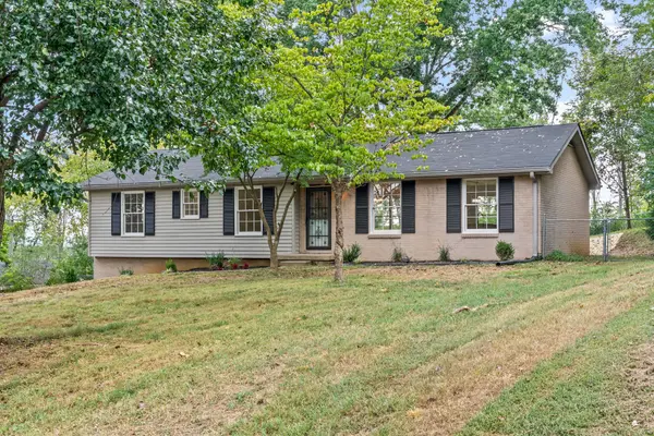 916 Beacon Dr, Clarksville, TN 37043