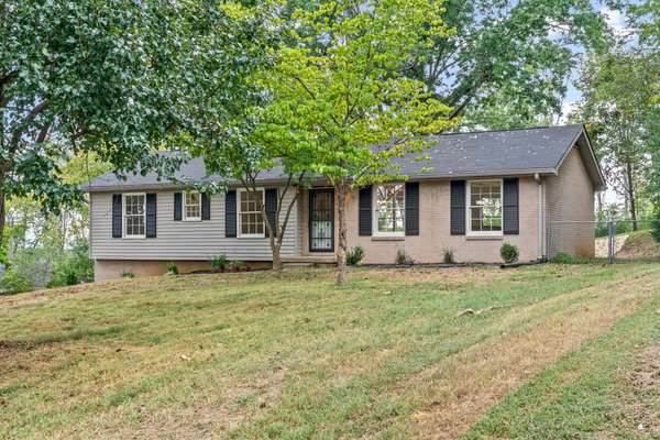 916 Beacon Dr, Clarksville, TN 37043