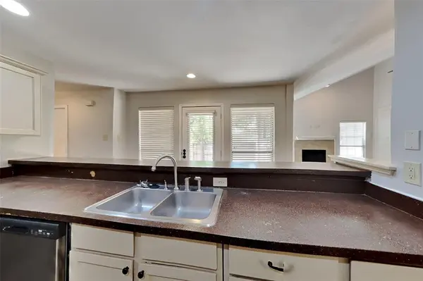 2204 Heritage Circle, Carrollton, TX 75006