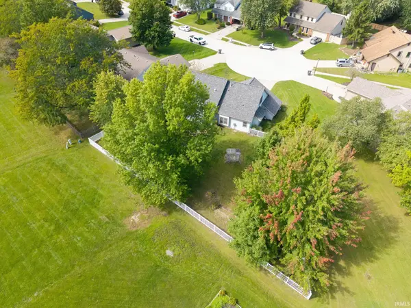 8915 Sunburst LN, Fort Wayne, IN 46804
