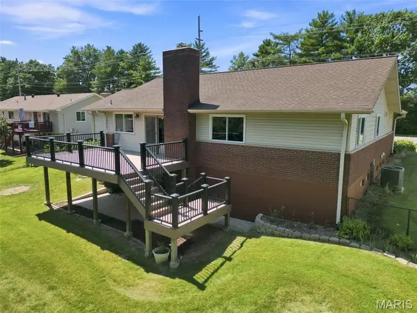 738 Henry AVE, Ballwin, MO 63011