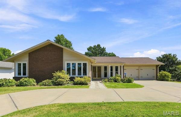 738 Henry AVE, Ballwin, MO 63011