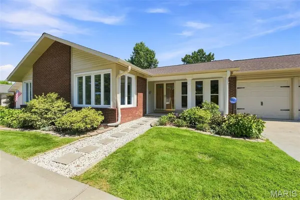 738 Henry AVE, Ballwin, MO 63011