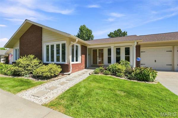 738 Henry AVE, Ballwin, MO 63011