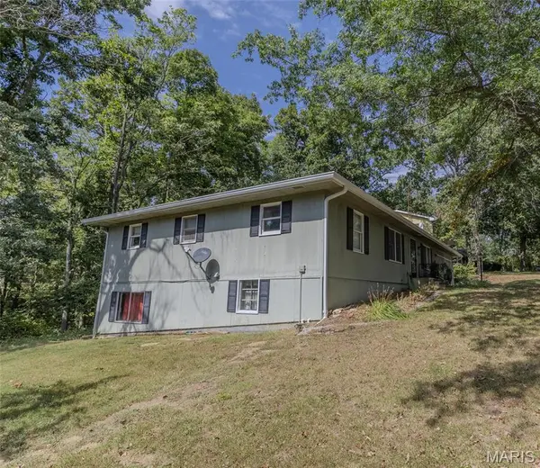 320 Hillcrest DR, Carlinville, IL 62626