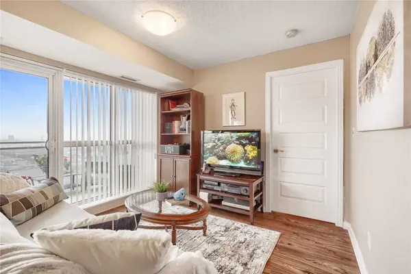 215 Queen ST E #2201, Brampton, ON L6W 0A9