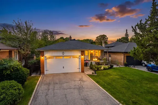 28 Eldorado CT, Toronto W05, ON M3J 1X1