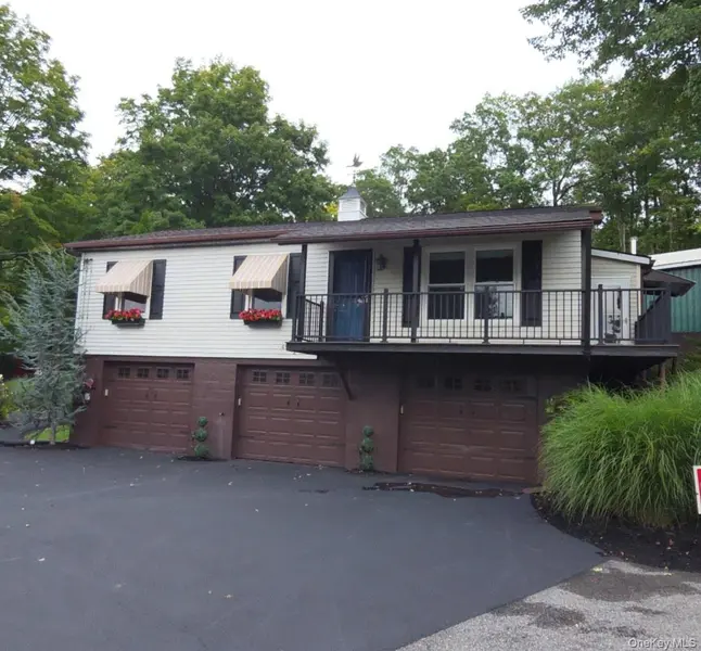 499 East RD #Unit 2, Marlboro, NY 12542
