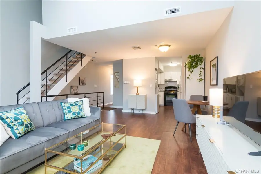 100 Chatterton AVE #4, White Plains, NY 10606