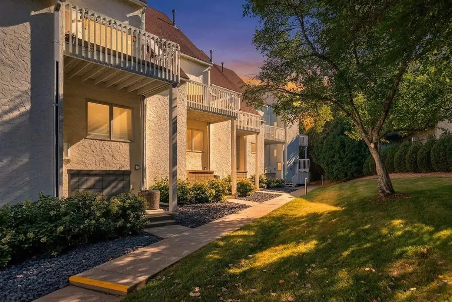 3059 Lake Shore DR #A, Minneapolis, MN 55416