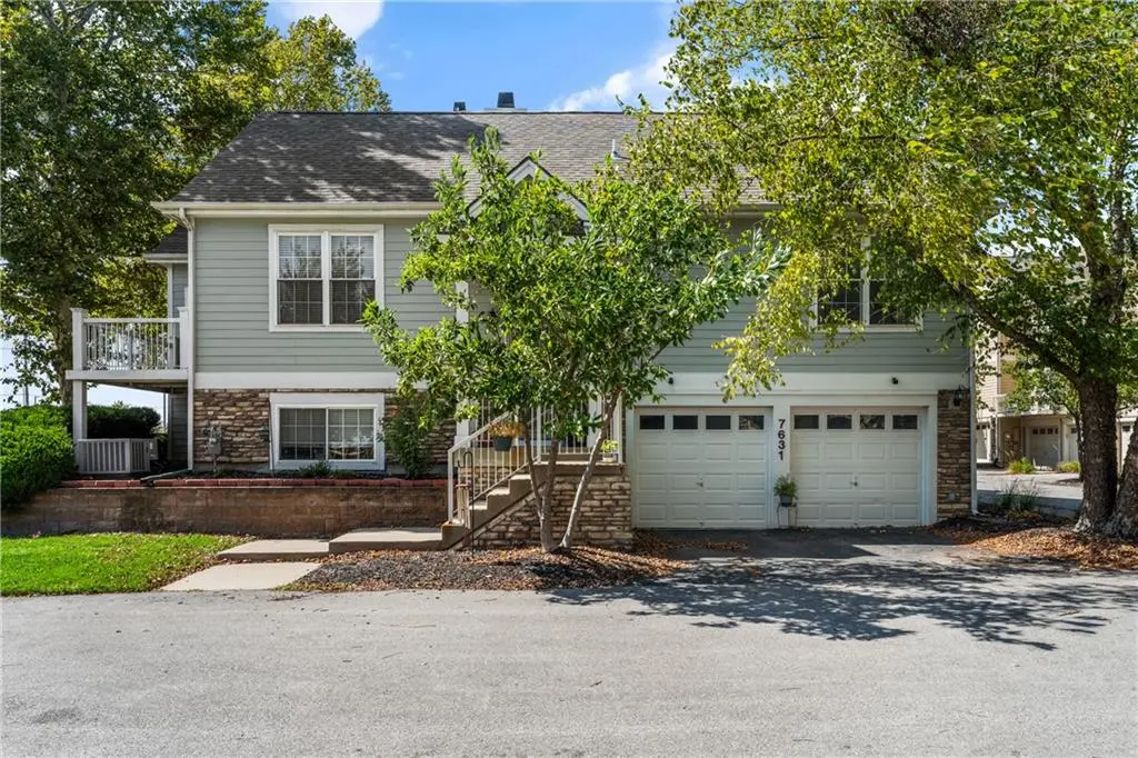 7631 W 158th TER, Overland Park, KS 66223