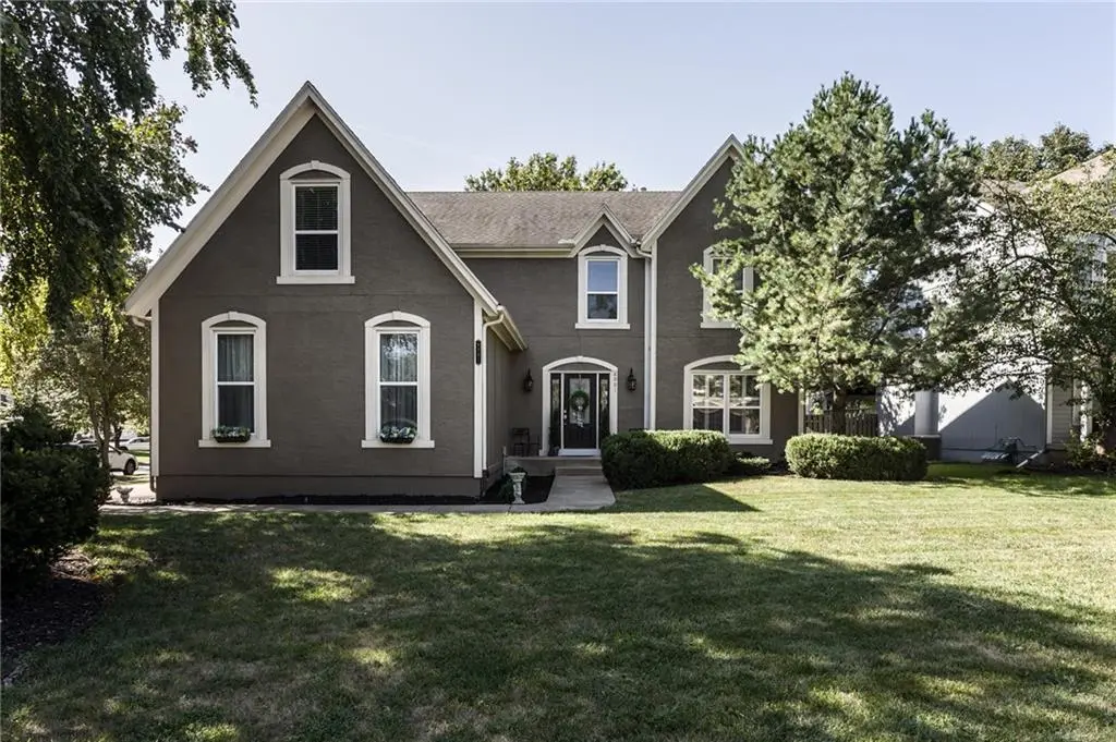 8901 W 125th TER, Overland Park, KS 66213