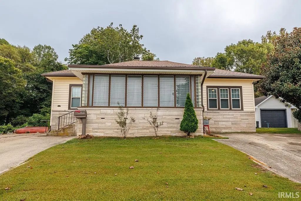 171 N Lewis ST, Bloomfield, IN 47424