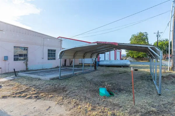 131 E 4th Street, Baird, TX 79504