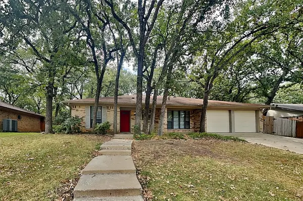 305 Bremen Drive, Hurst, TX 76054