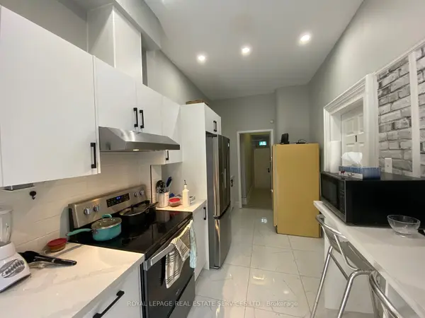 206 Carlton ST #202, Toronto C08, ON M5A 2L1