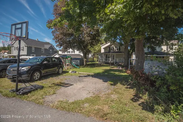 214 Main ST, Moosic, PA 18507