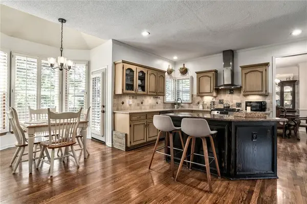 8901 W 125th TER, Overland Park, KS 66213