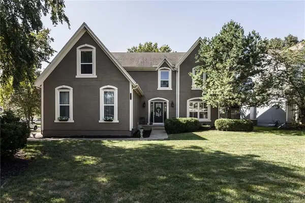 8901 W 125th TER, Overland Park, KS 66213