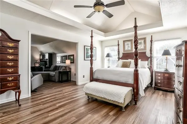 8901 W 125th TER, Overland Park, KS 66213